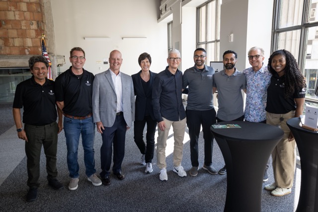 Apple CEO Tim Cook meets with Amtech CEO Jay Patel and CIO Dev Patel at Apple Manufacturing and Developer Academy in Detroit. Accompanying include Apple Sr. VP of Worldwide Marketing Greg “Joz” Joswiak and Apple Sr. VP of Retail + People Deirdre O’Brien.